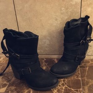 Steve Madden black boots